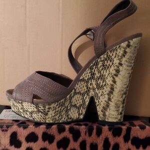 Grey suede platform sandal 9.5